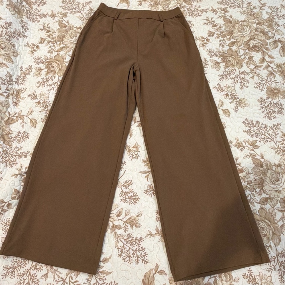 HALARA Wide-Leg Trousers in Brown